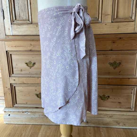 Flirty & Fun wrap skirt. - Picture 3 of 6